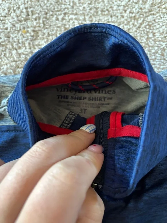 B61 3t Vineyard Vines Navy & Gray Quarter-Zip Hoodie with Red Zip - Picture 2 of 5